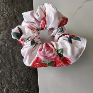 Pink Scrunchie with roses 🌹